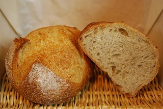 ランコントレ この全粒粉と出逢ったから、いまのEcruがあります! ゴツゴツとした食感。噛めば噛むほど味が出てくる美味しさ!