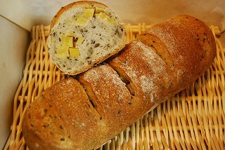 おいものパン 甘~いさつまいもとゴマの香りがとても美味しい!