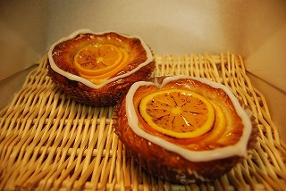 オレンジ ほろ苦いオレンジが甘い生地にピッタリ!